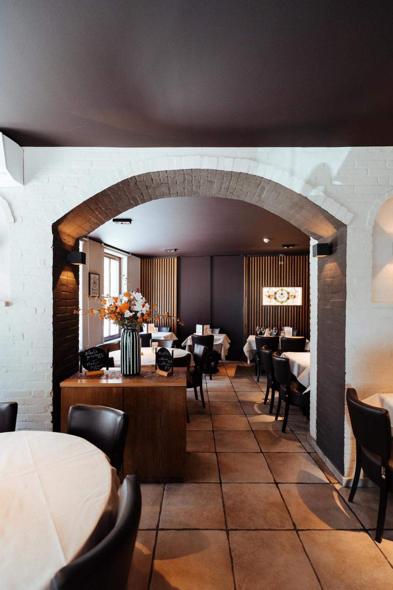 טורהוט Hotel Brasserie De Beiaard מראה חיצוני תמונה